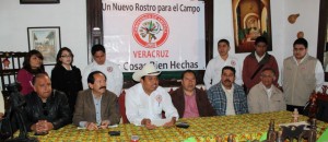 Fernando Hernandez Flores, en conferencia de prensa con líderes de agrupaciones campesinas. (1)