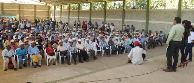 Realizan reunión con agricultores de caña, maíz y frijol, en Comapa
