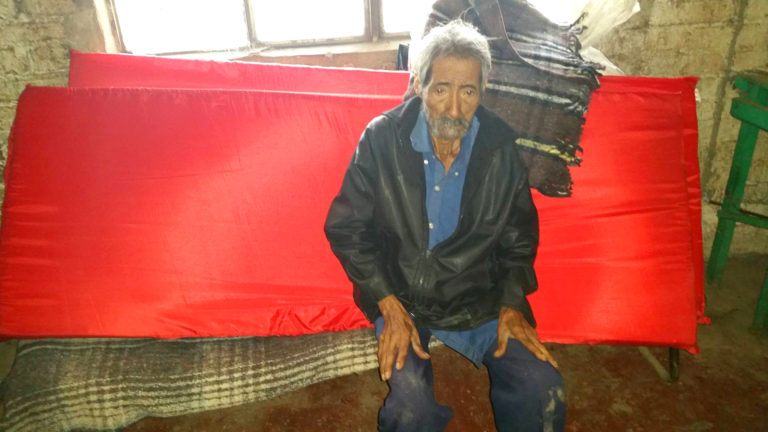 Abuelitos en el abandono; «enfermos y sin el apoyo de su familia» Abuelitos en el abandono; «enfermos y sin el apoyo de su familia»