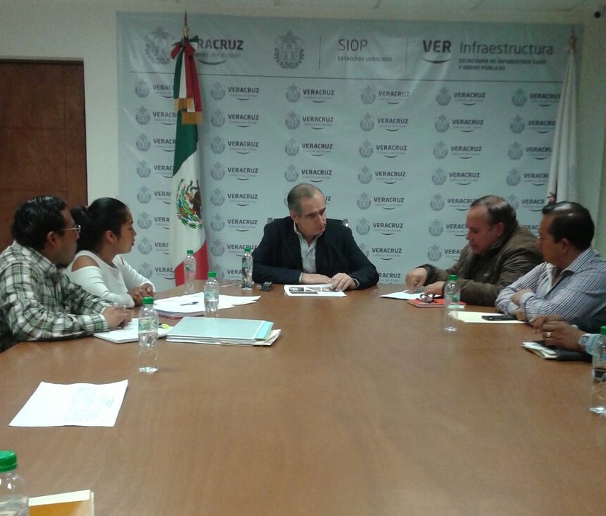 El titular la SIOP Julen Rementeria se comprometio a reanudar trabajos en Mixtla de Altamirano. 1 (1)