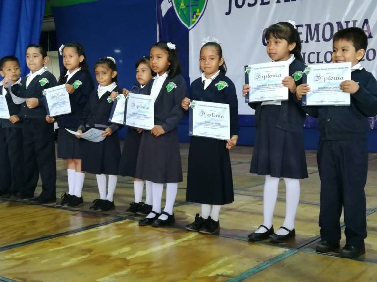 Termina Jardín de Niños, la pequeña Vivian en el Colegio José Antonio González Peña Termina Jardín de Niños, la pequeña Vivian en el Colegio José Antonio González Peña