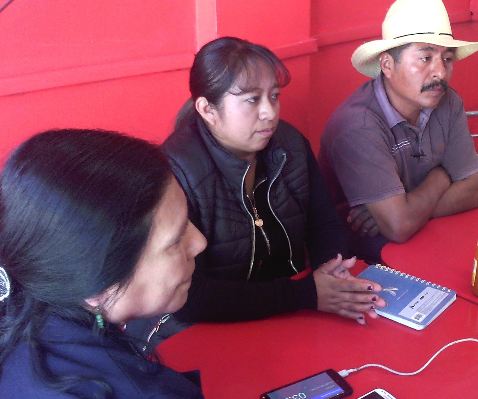 Los regidores de Zongolica denunciados José Cruz Sánchez Esperanza Zavaleta Martínez y Arely Tezoco Oltehua.