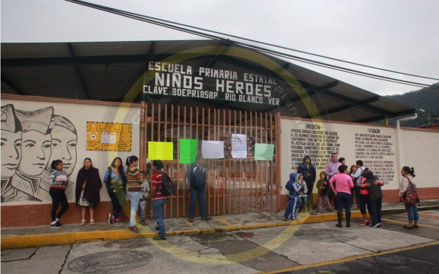 Toman primaria por falta de maestros en la Niños Héroes de Río Blanco ...