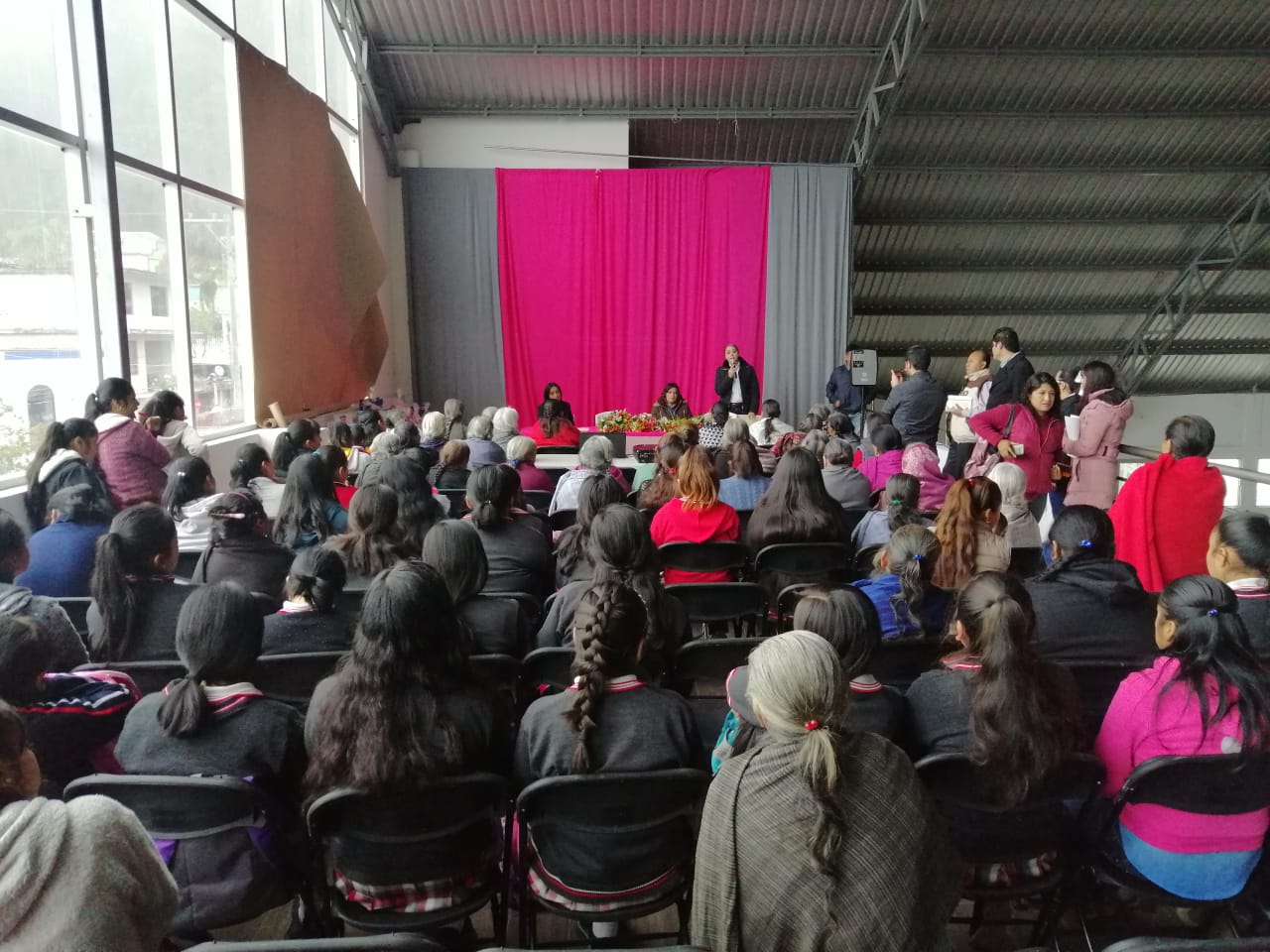 CONFERENCIA EN LA PERLA