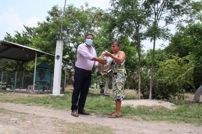 Entregan apoyos alimentarios a grupos vulnerables en Cuitláhuac
