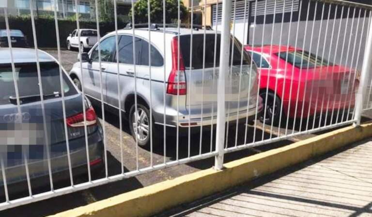 Estrenan autos de lujo funcionarios del IPE de Veracruz